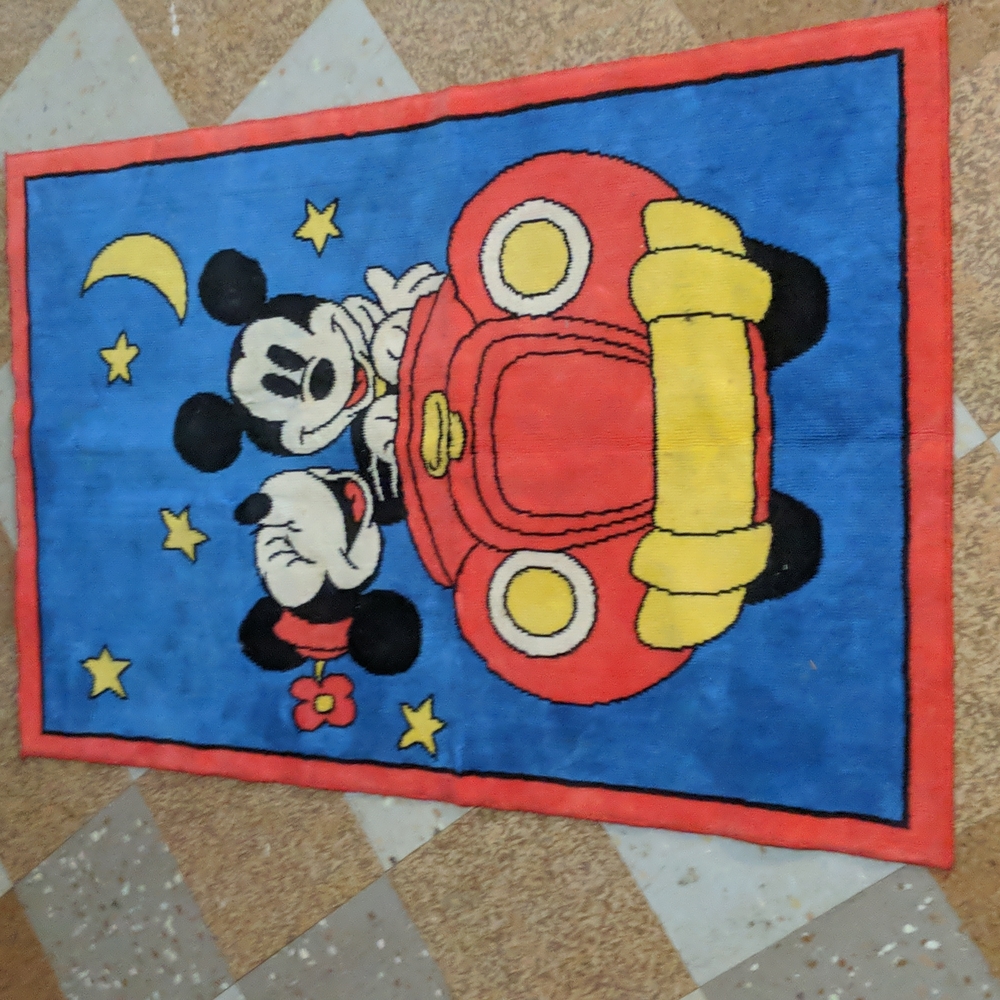 Mickey & Minnie Rug - Picture 7 of 11